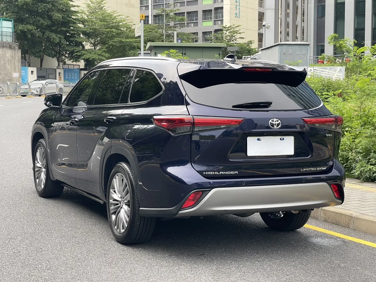 Toyota 2024 Highlander Dual Engine 2.5 Stepless Intelligent Electric Hybrid Four-wheel Drive Extreme Edition 7-seat Automatic Transmission 12