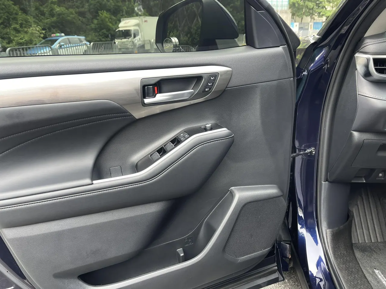 Toyota 2024 Highlander Dual Engine 2.5 Stepless Intelligent Electric Hybrid Four-wheel Drive Extreme Edition 7-seat Automatic Transmission 5