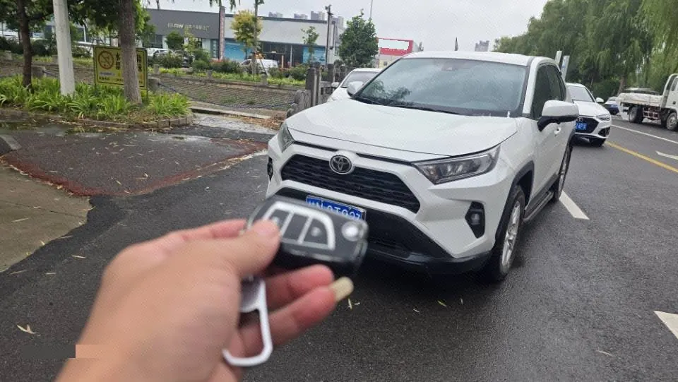 打开图片灯箱:Toyota 2024 RAV4 Rongbo 2.0 Stepless Two-Drive City Edition Automatic Gear