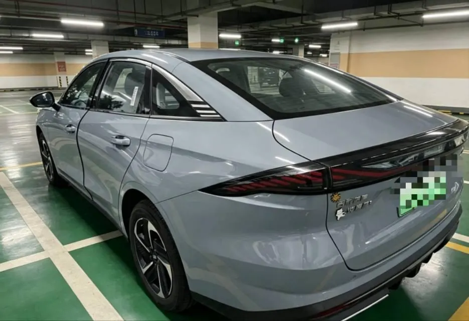 Geely Galaxy 2025 L6 EM-i 1.5 140km Starship Edition Automatic Gear 3