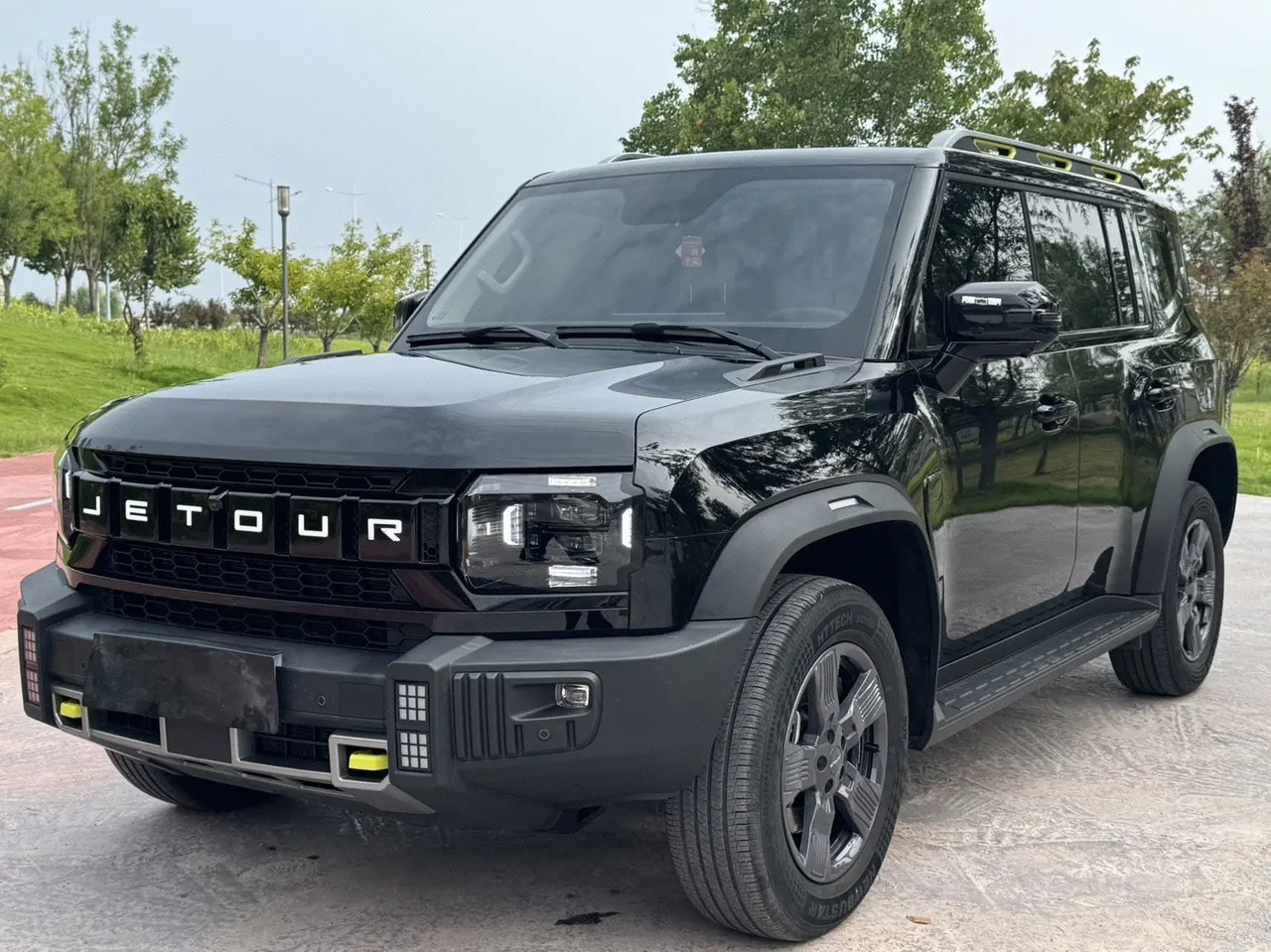 Open image lightbox: Jetour 2023 Travelers 1.5T Two-Drive Discovery PRO Automatic Gear
