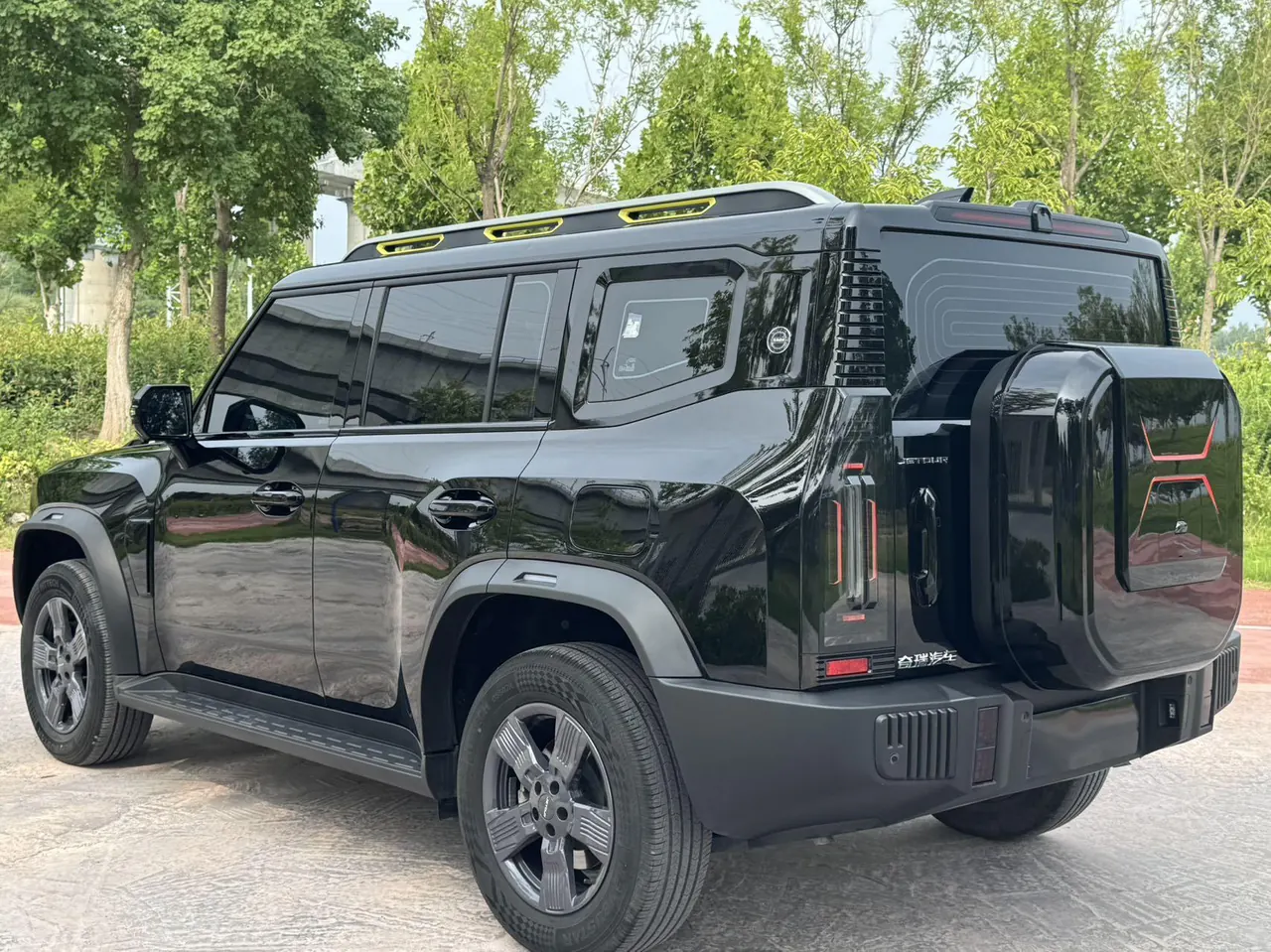 Jetour 2023 Travelers 1.5T Two-Drive Discovery PRO Automatic Gear 6