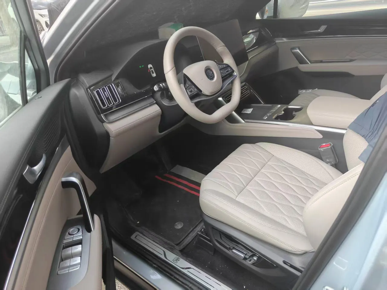 BYD Tang New Energy 2025 Tang DM-i 1.5T Stepless Smart Driving Edition 175KM Honorable Automatic Gear 4