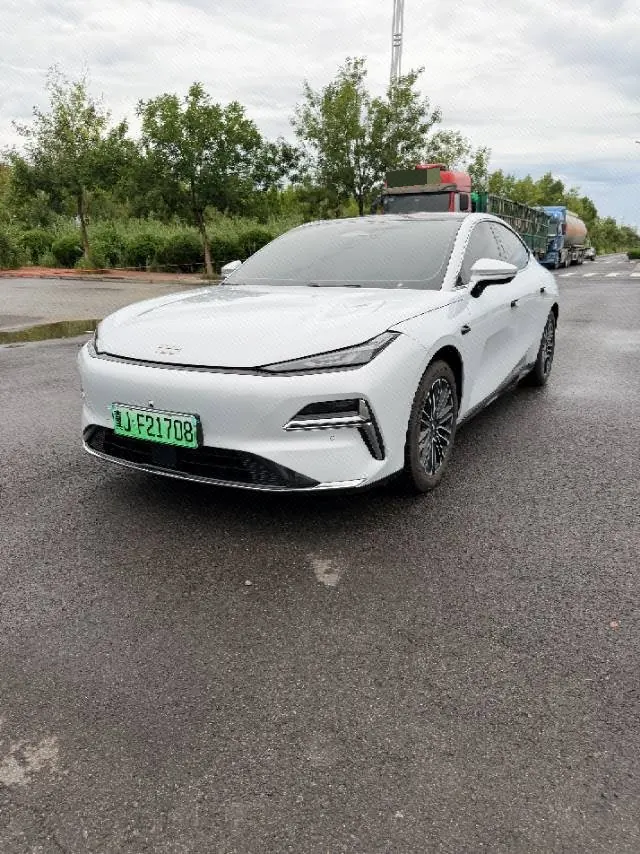 Open image lightbox: Geely Galaxy 2025 Xingyao 8 EM-i 1.5 130km Premium Edition Automatic Gear