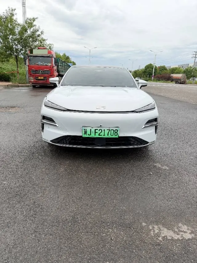 Geely Galaxy 2025 Xingyao 8 EM-i 1.5 130km Premium Edition Automatic Gear 2
