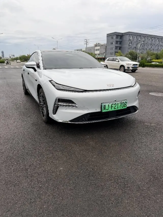 Geely Galaxy 2025 Xingyao 8 EM-i 1.5 130km Premium Edition Automatic Gear 3