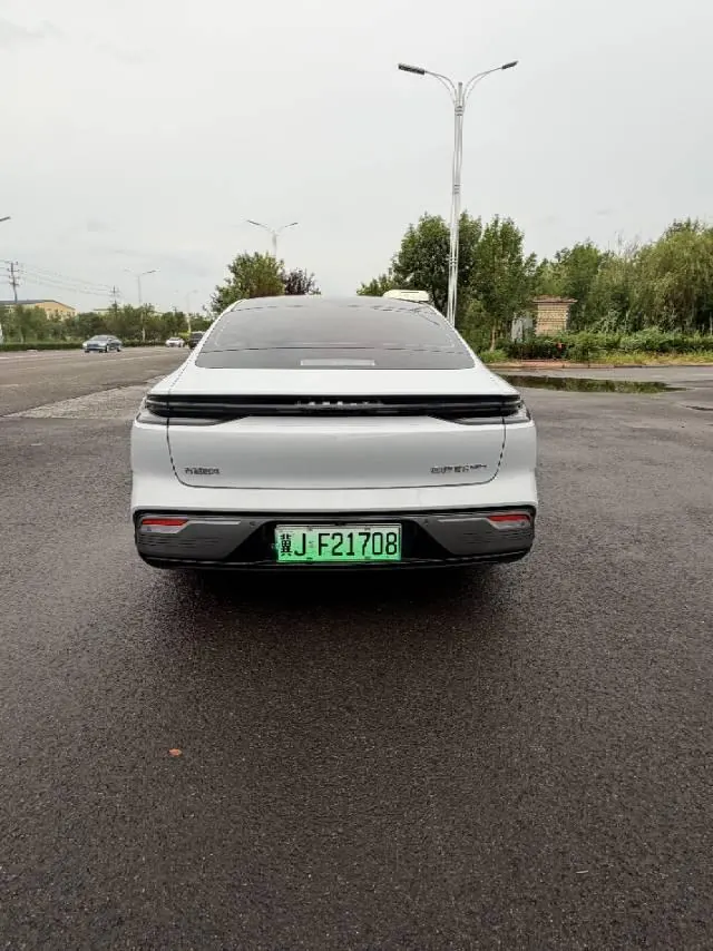 Geely Galaxy 2025 Xingyao 8 EM-i 1.5 130km Premium Edition Automatic Gear 4