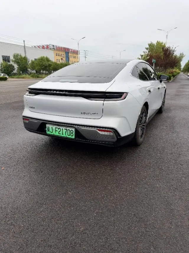 Geely Galaxy 2025 Xingyao 8 EM-i 1.5 130km Premium Edition Automatic Gear 6