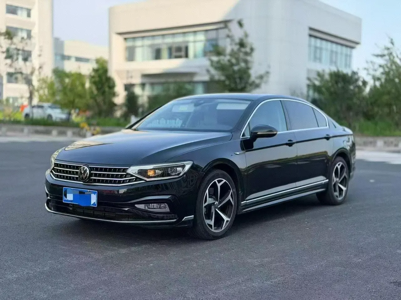 Open image lightbox: Volkswagen 2023 Magotan 2.0TSI 330TSI 2 million Commemorative Luxury Automatic Gear