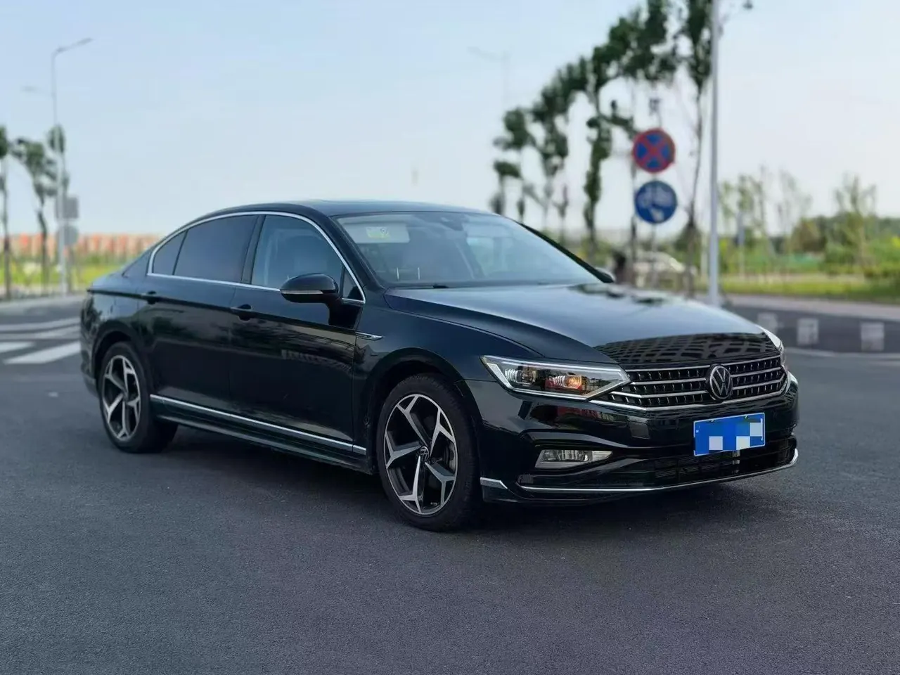 Volkswagen 2023 Magotan 2.0TSI 330TSI 2 million Commemorative Luxury Automatic Gear 2