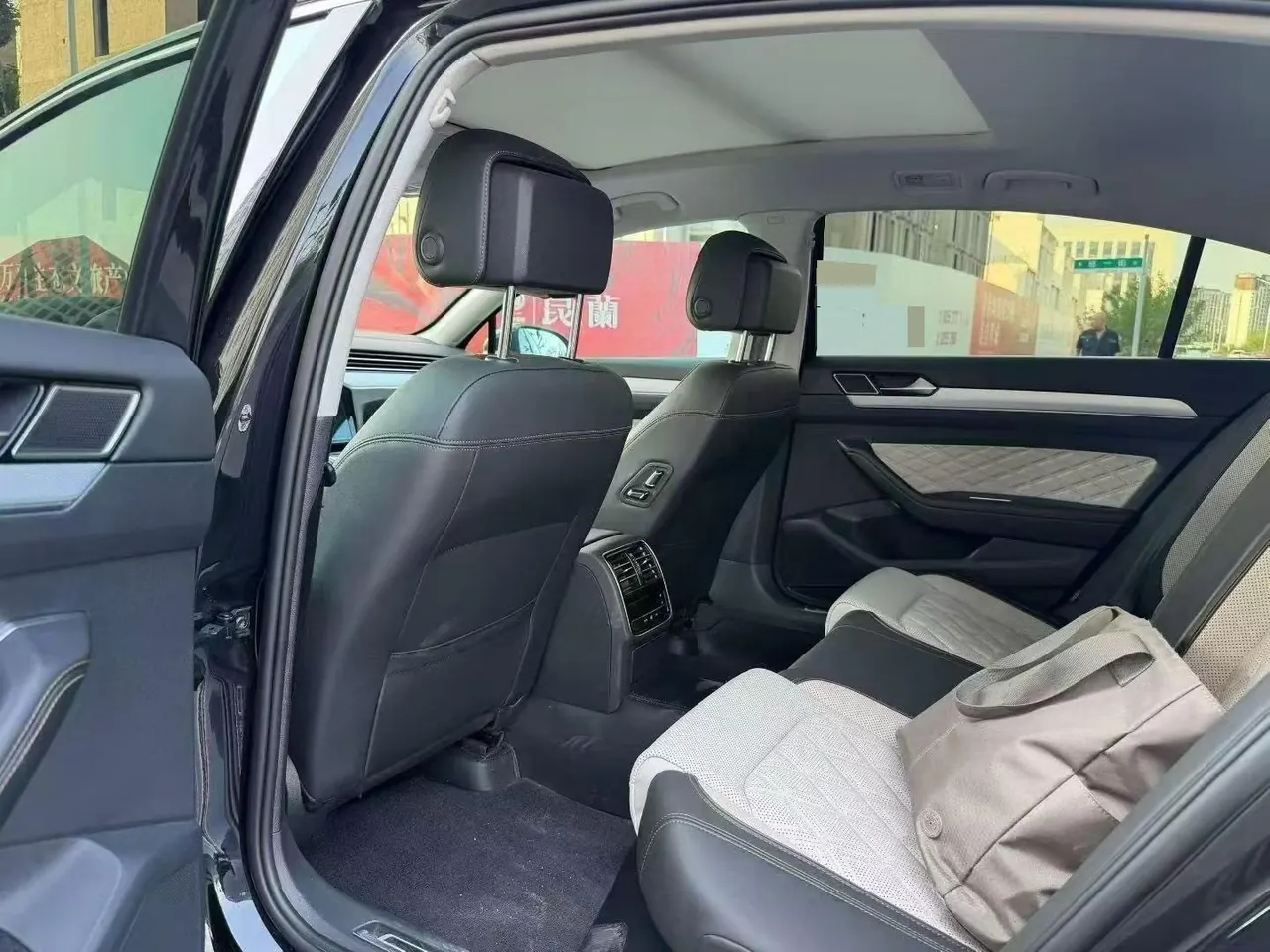 Volkswagen 2023 Magotan 2.0TSI 330TSI 2 million Commemorative Luxury Automatic Gear 5