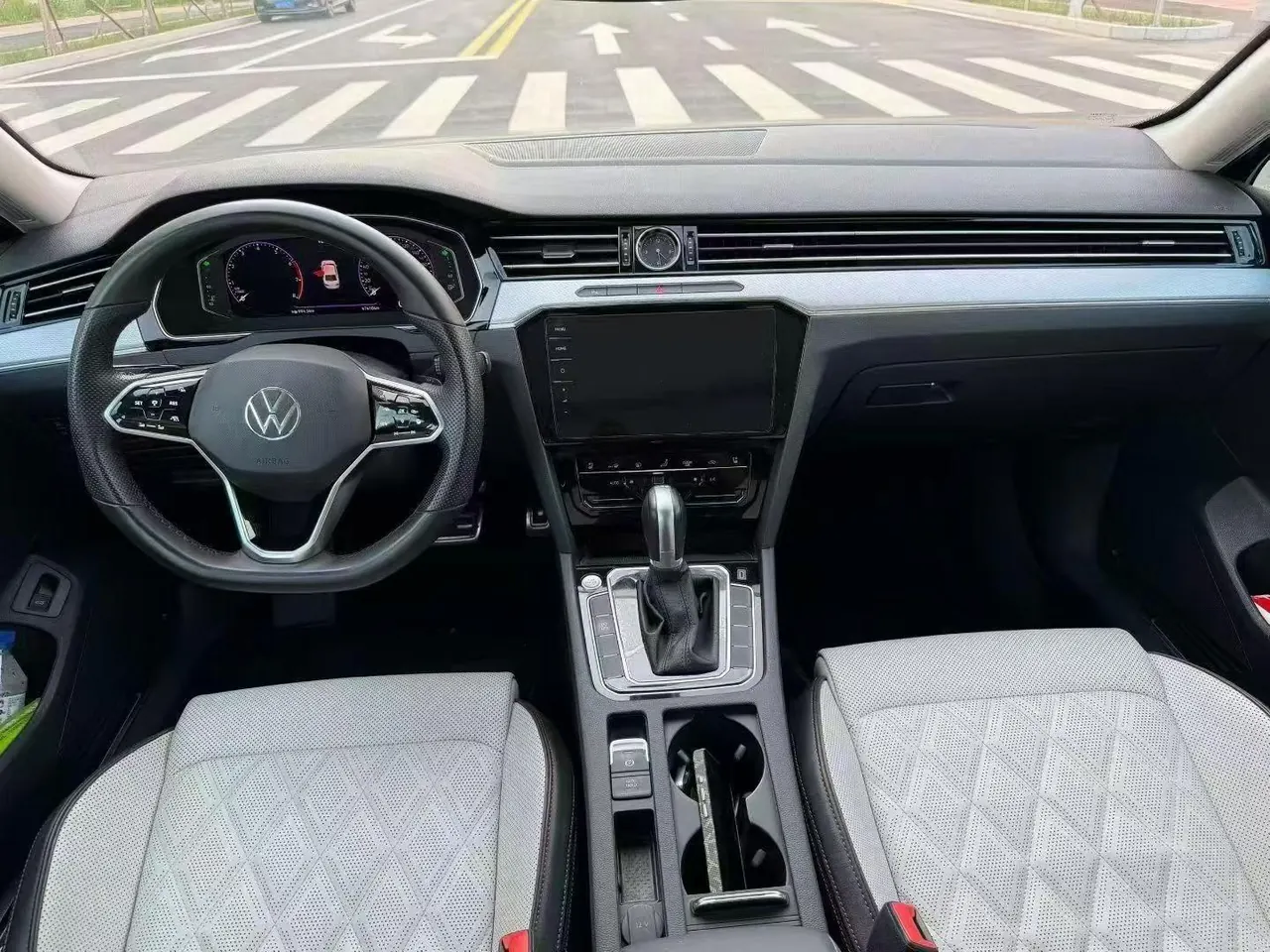 Volkswagen 2023 Magotan 2.0TSI 330TSI 2 million Commemorative Luxury Automatic Gear 6