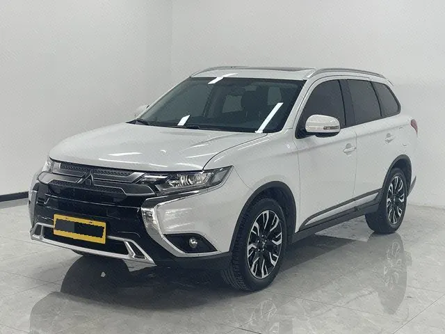 Open image lightbox: Mitsubishi 2020 Outlander 2.0 Stepless Two-Drive Enjoy Edition 5-seat Automatic Gear