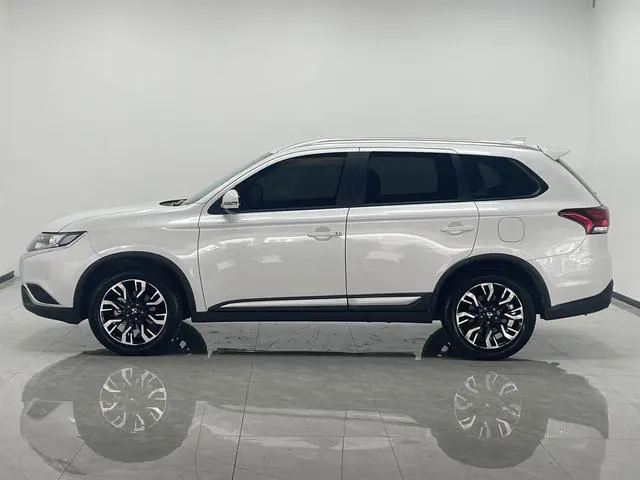 Mitsubishi 2020 Outlander 2.0 Stepless Two-Drive Enjoy Edition 5-seat Automatic Gear 3