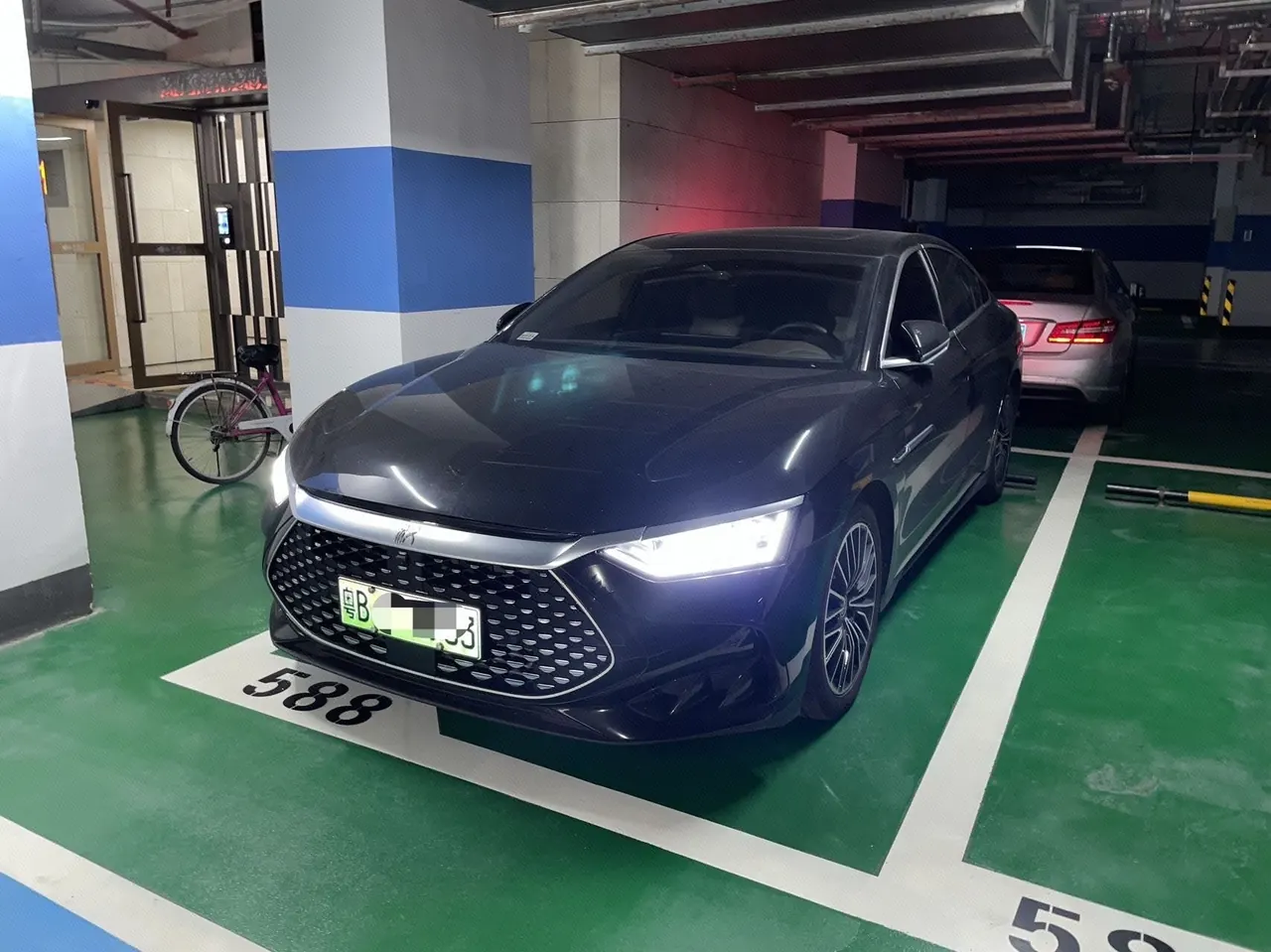 Open image lightbox: BYD 2024 Han DM-i 1.5T stepless glory version 121KM exclusive automatic gear