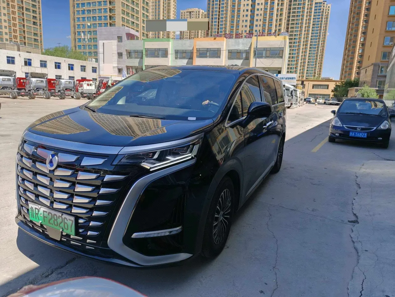 Open image lightbox: Denza 2024 Denza D9 DM-i 1.5T stepless 980 four-wheel drive distinguished automatic gear