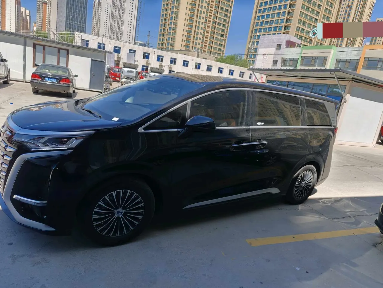 Denza 2024 Denza D9 DM-i 1.5T stepless 980 four-wheel drive distinguished automatic gear 2