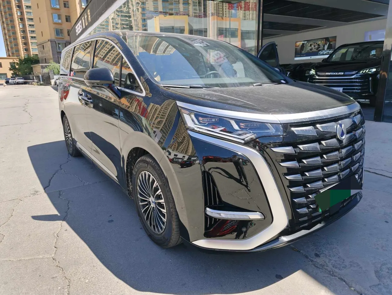 Denza 2024 Denza D9 DM-i 1.5T stepless 980 four-wheel drive distinguished automatic gear 3
