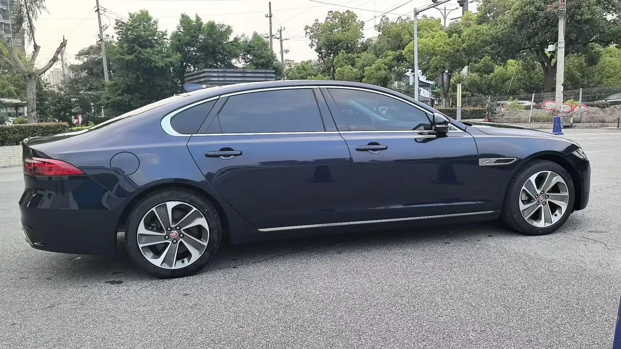 Jaguar 2022 XFL 2.0T P 10000.00g Drive Elite Deluxe Automatic Gear 3