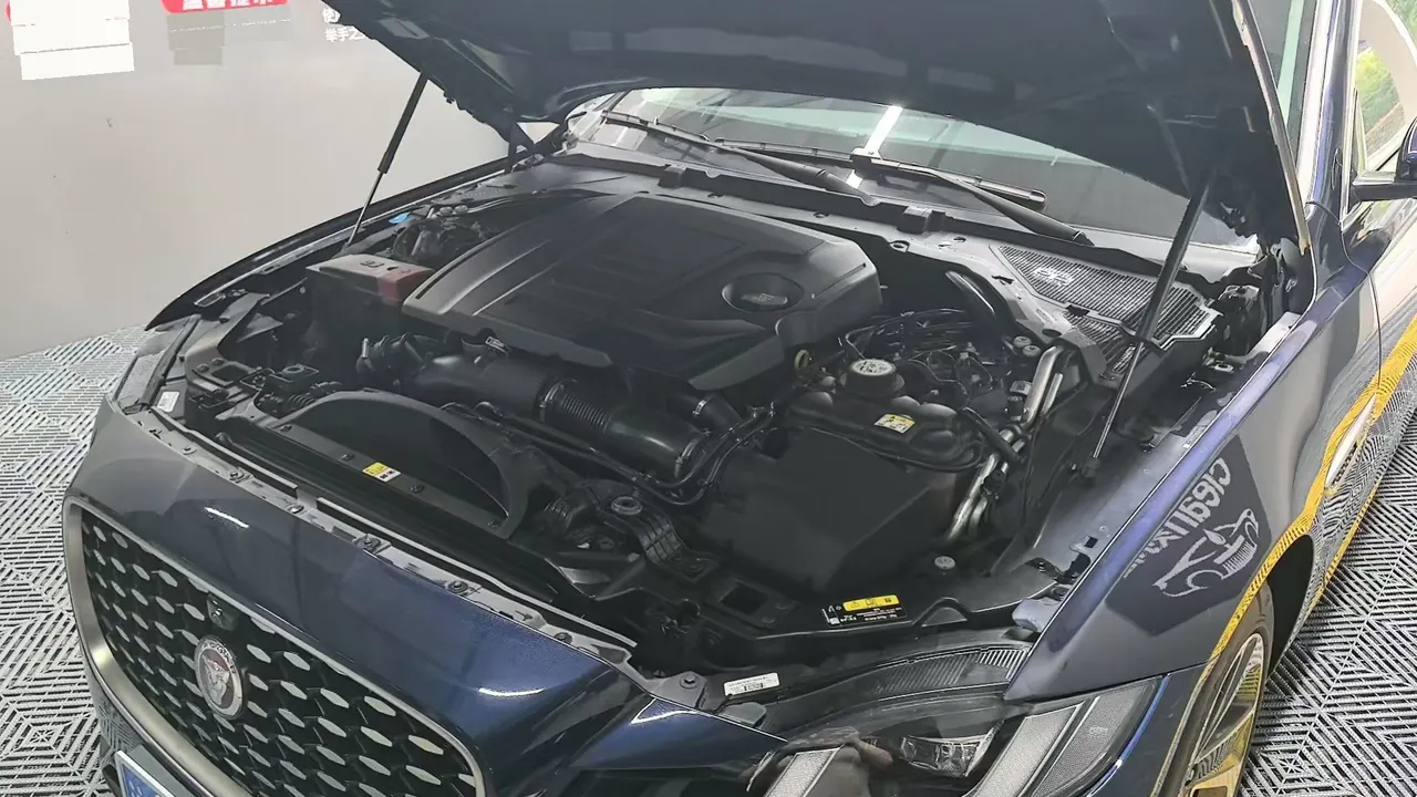 Jaguar 2022 XFL 2.0T P 10000.00g Drive Elite Deluxe Automatic Gear 4
