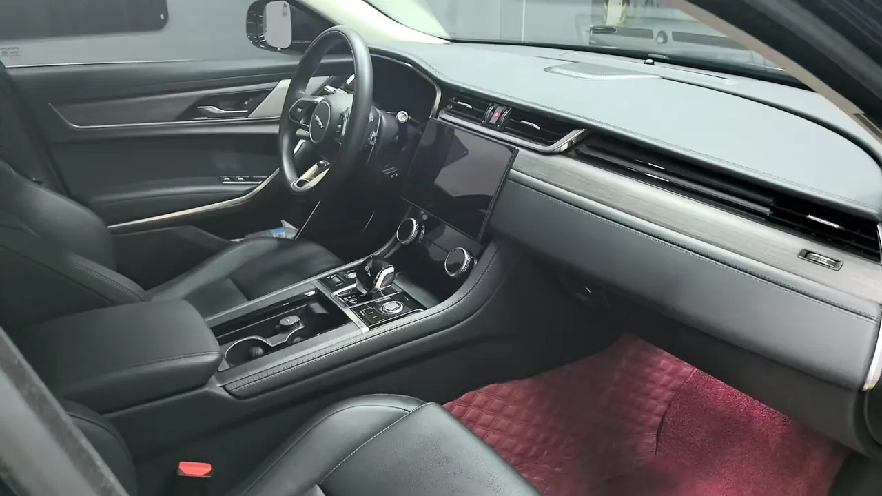 Jaguar 2022 XFL 2.0T P 10000.00g Drive Elite Deluxe Automatic Gear 6