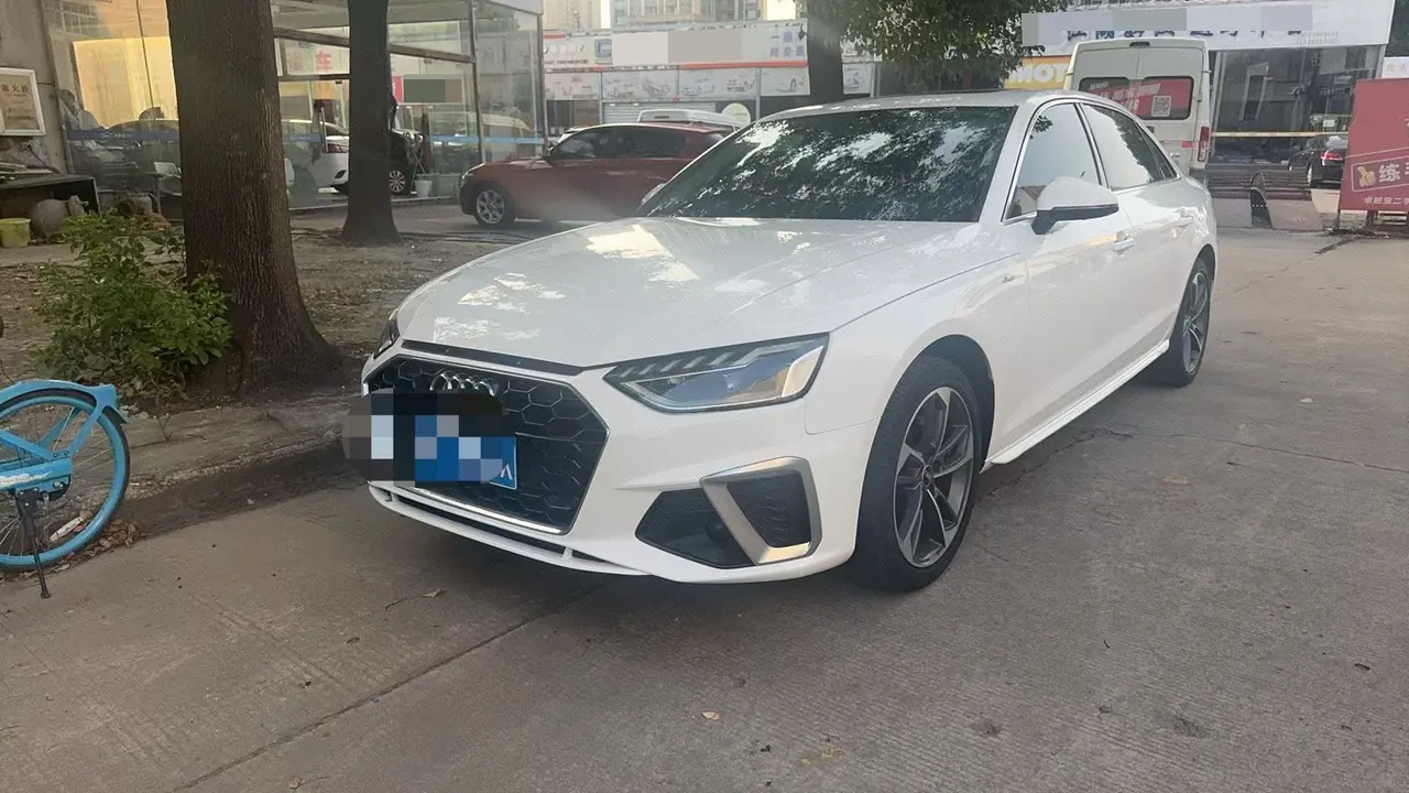 Open image lightbox: Audi 2022 A4L 2.0TFSI 40TFSI Fashion Dynamic Automatic