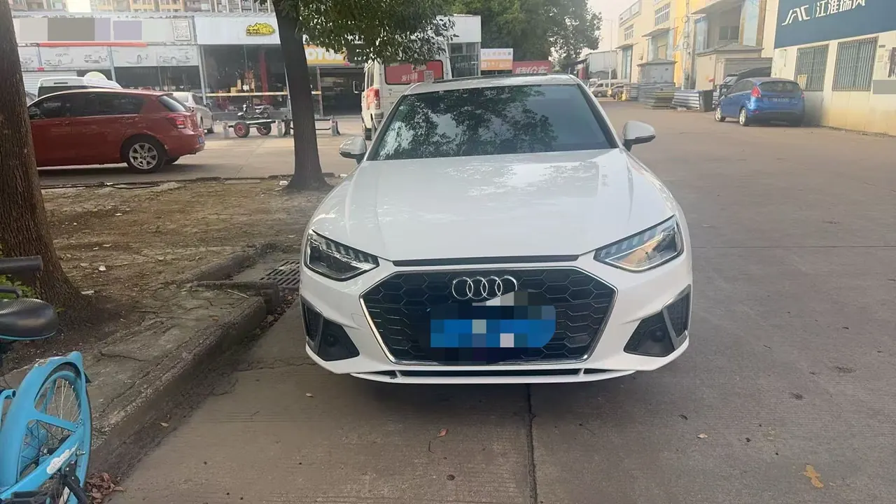 Audi 2022 A4L 2.0TFSI 40TFSI Fashion Dynamic Automatic 2
