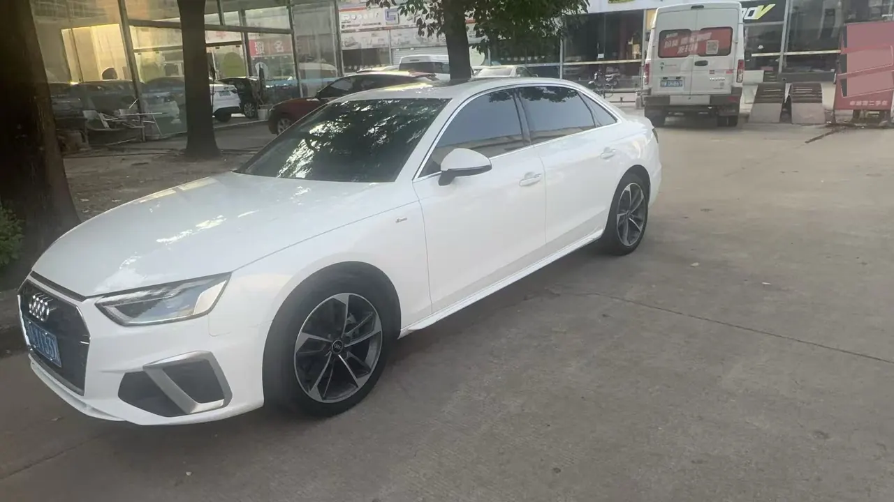 Audi 2022 A4L 2.0TFSI 40TFSI Fashion Dynamic Automatic 3