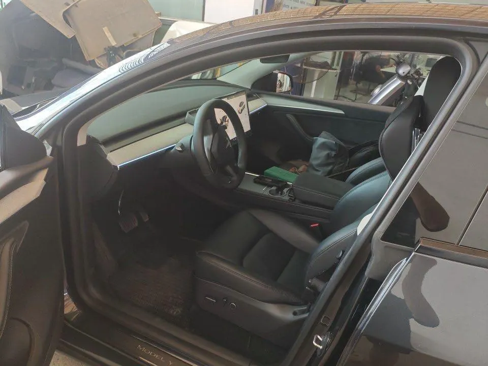 Tesla 2024 Model Y long endurance all-wheel drive version automatic transmission 3
