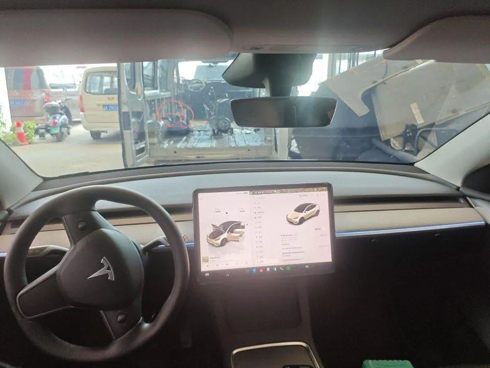 Tesla 2024 Model Y long endurance all-wheel drive version automatic transmission 5