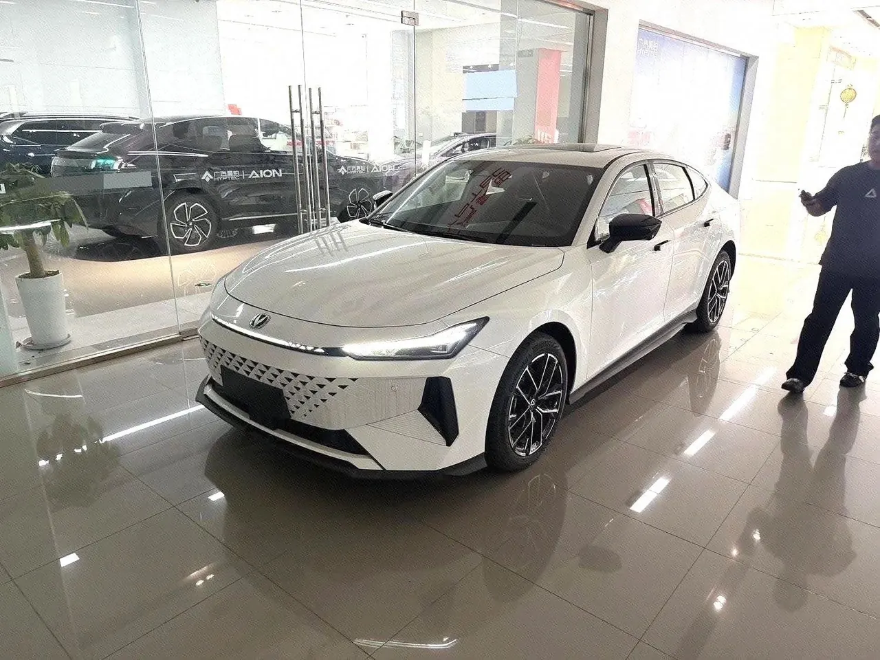 Open image lightbox: ChangAn 2024 UNI-V Smart Electric iDD 1.5 Stepless Blue Whale 136km Smart Auto