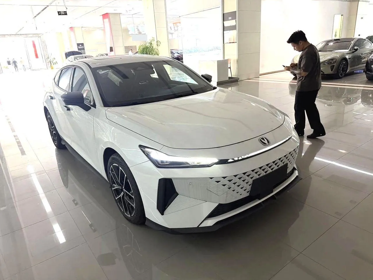 ChangAn 2024 UNI-V Smart Electric iDD 1.5 Stepless Blue Whale 136km Smart Auto 3