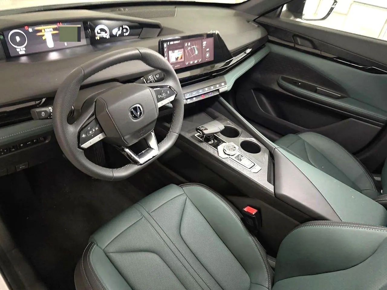 ChangAn 2024 UNI-V Smart Electric iDD 1.5 Stepless Blue Whale 136km Smart Auto 5