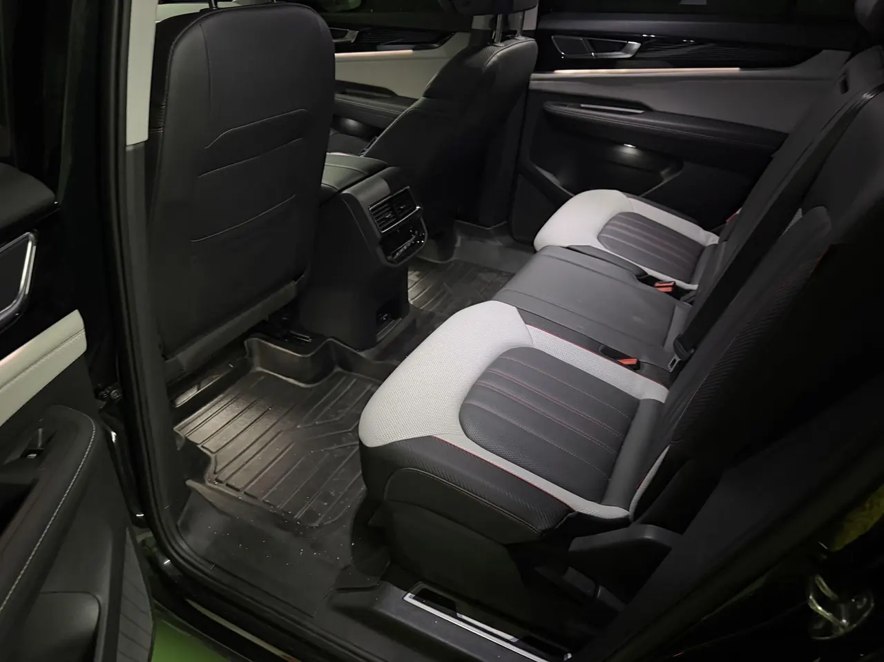 Volkswagen 2024 Tuang X 2.0TSI 380TSI Four-wheel Drive Dragon Yao Edition Automatic Gear 3
