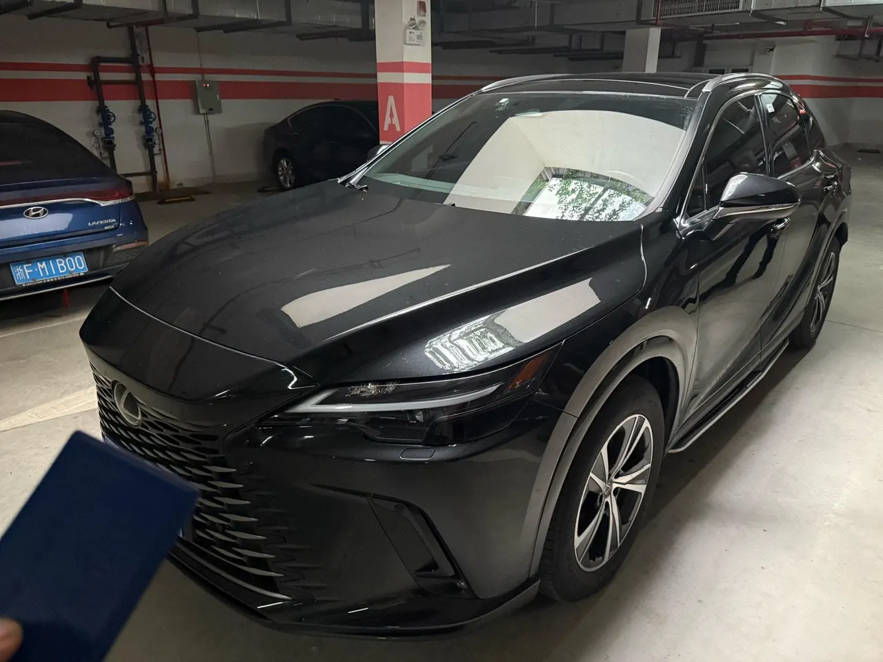 打开图片灯箱:Lexus RX (Imported) 2023 RX350h 2.5 Stepless Two-Drive Comfortable Edition Automatic Gear