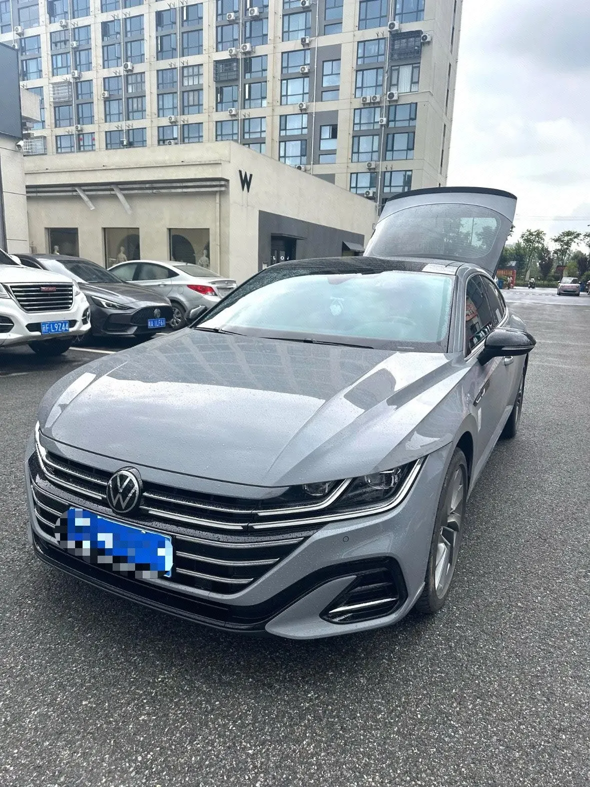 Open image lightbox: Volkswagen 2023 CC 2.0TSI 380TSI eye-catching automatic gear