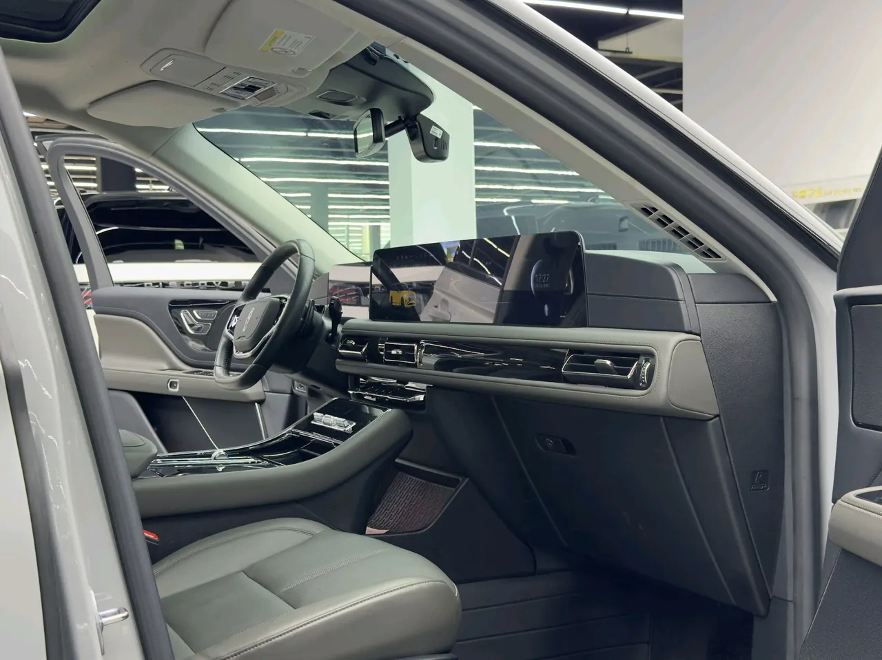 Lincoln 2024 Aviator 3.0T V6 4-wheel Elegant Edition 6-seat Automatic Gear 18