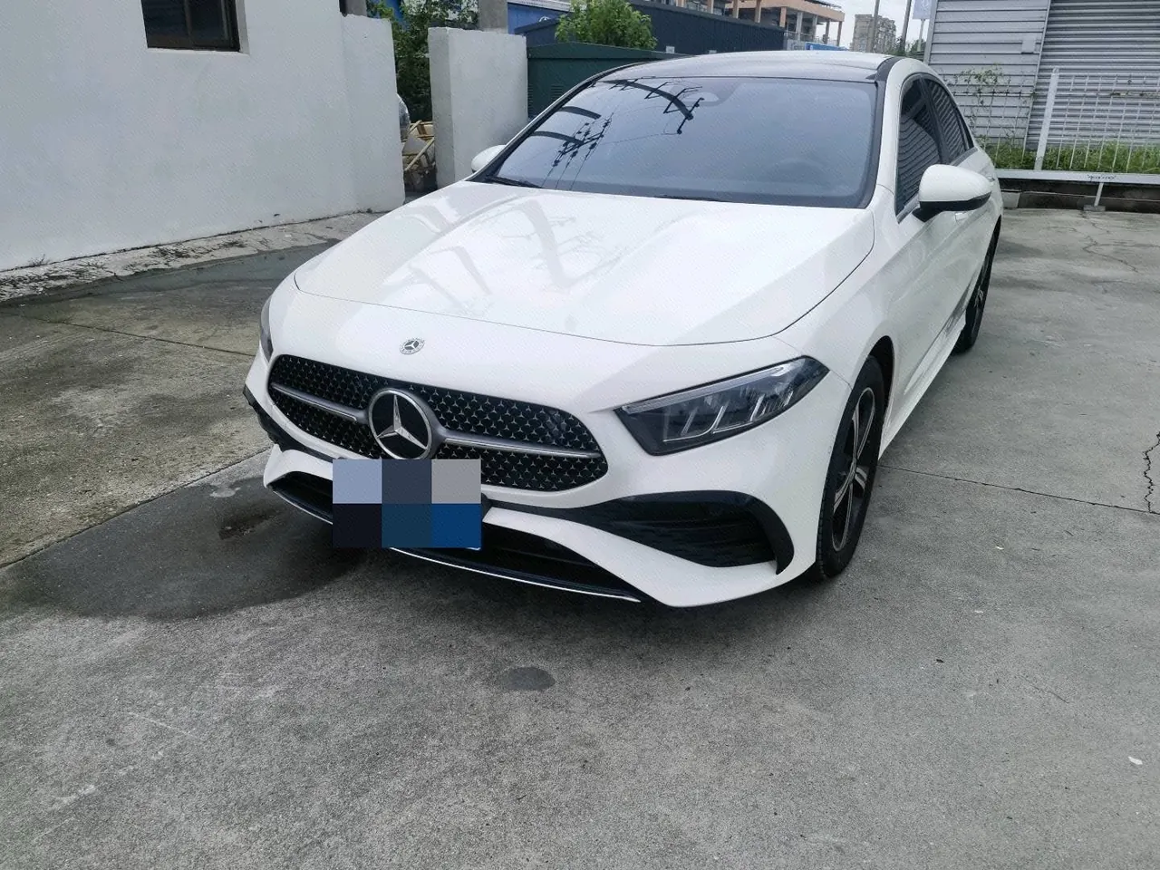 打开图片灯箱:Mercedes Benz Class A 2024 A 200 L 1.3T Fashion (Modified) Automatic Gear