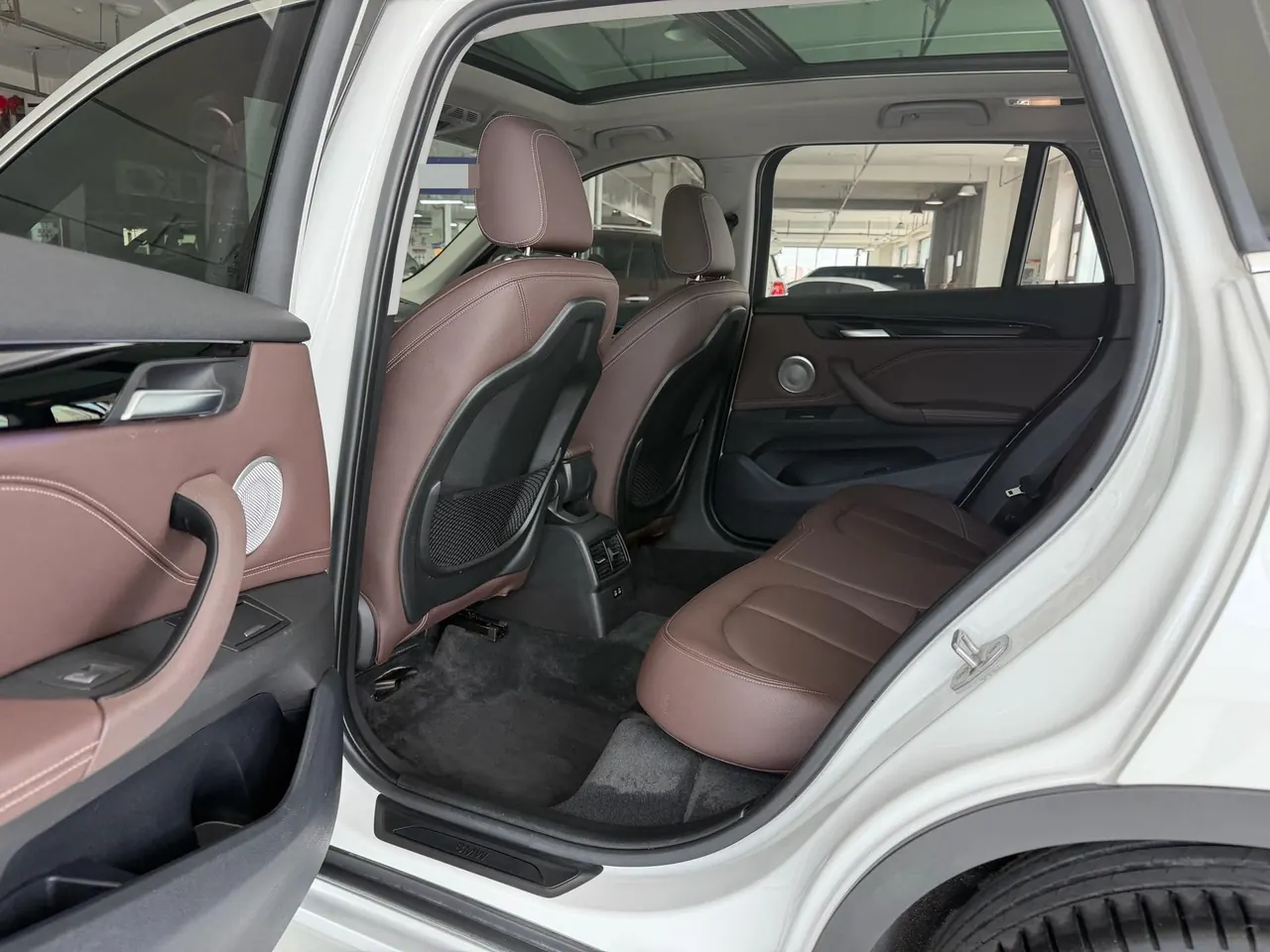 BMW 2022 X1 sDrive20Li 1.5T exclusive automatic gear 6
