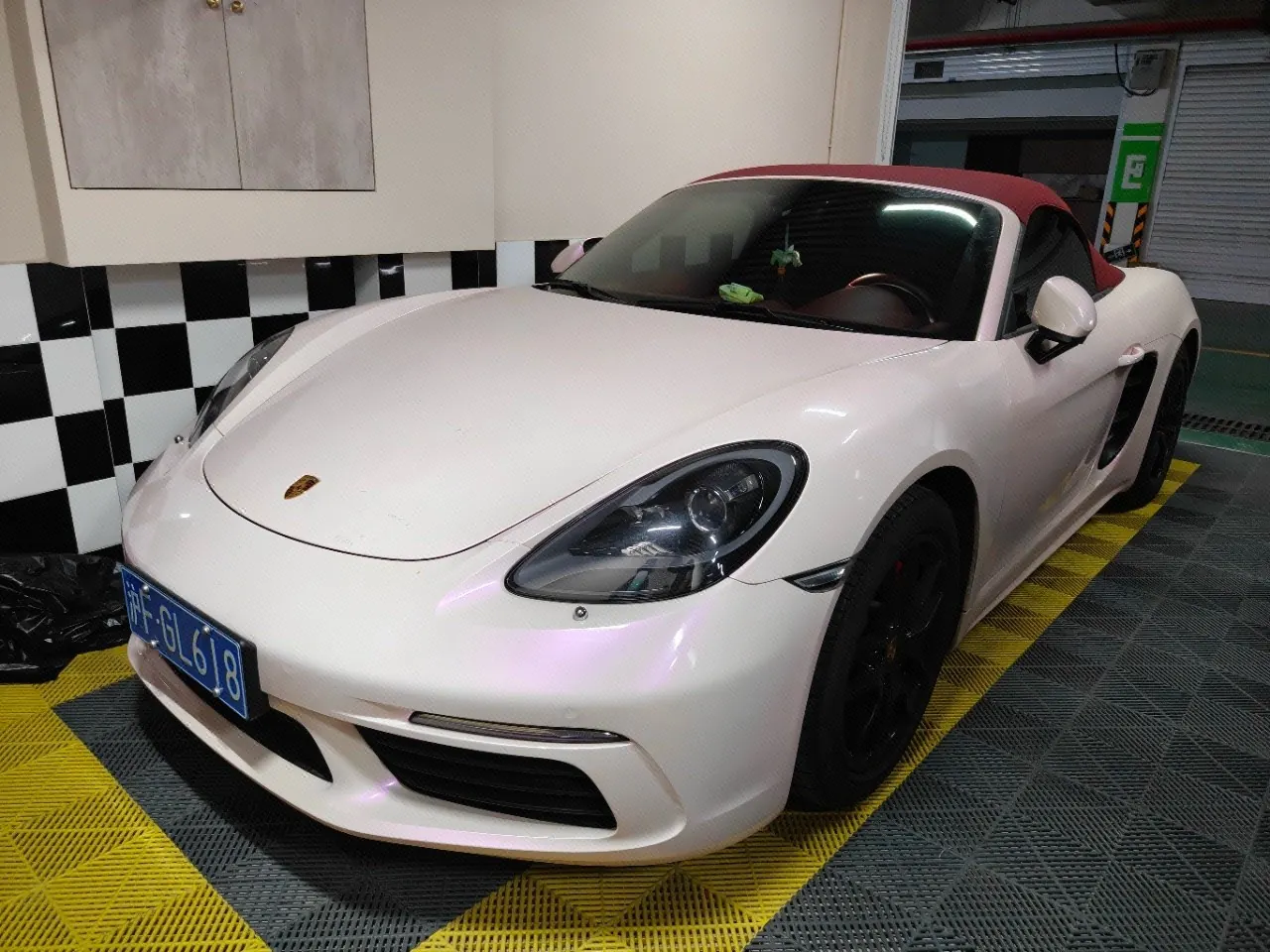 Open image lightbox: Porsche 718 (Imported) 2020 718 Boxer 2.0T Automatic