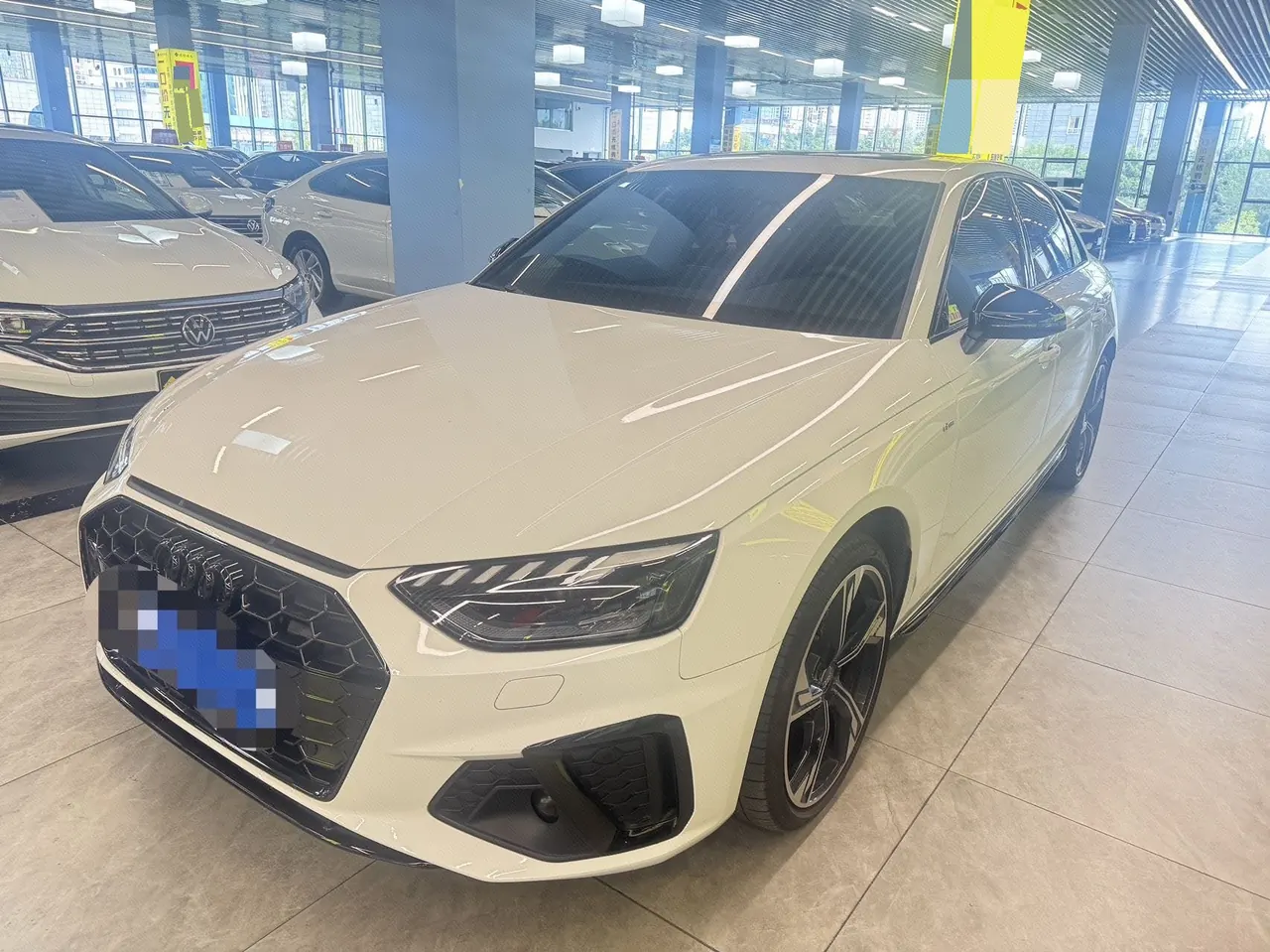 打开图片灯箱:Audi 2024 A4L 2.0TFSI 40TFSI Deluxe Dynamic (Starry Night Edition) Automatic Gear