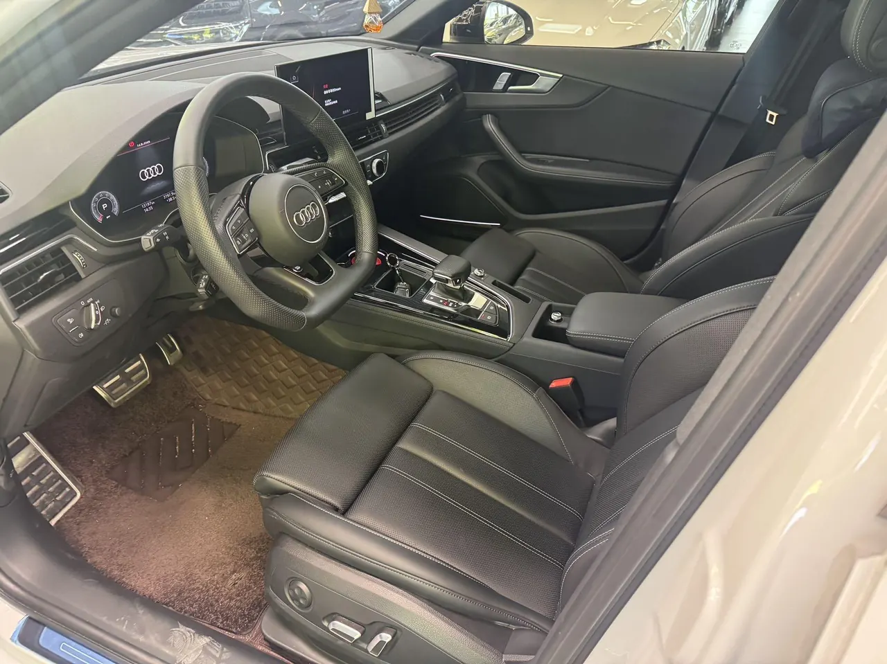 Audi 2024 A4L 2.0TFSI 40TFSI Deluxe Dynamic (Starry Night Edition) Automatic Gear 7