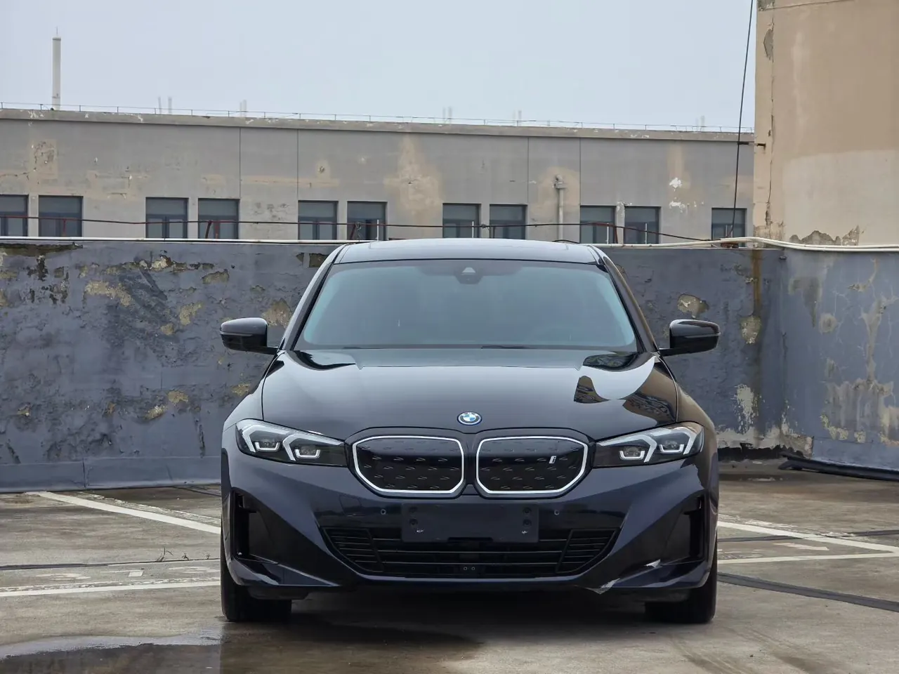BMW 2024 i3 eDrive 40 L obsidian night suit automatic gear 2