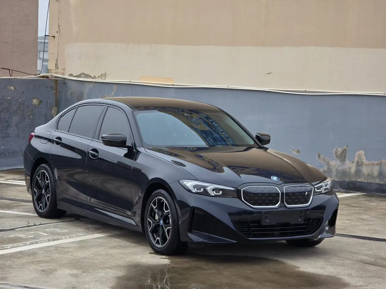 BMW 2024 i3 eDrive 40 L obsidian night suit automatic gear 3