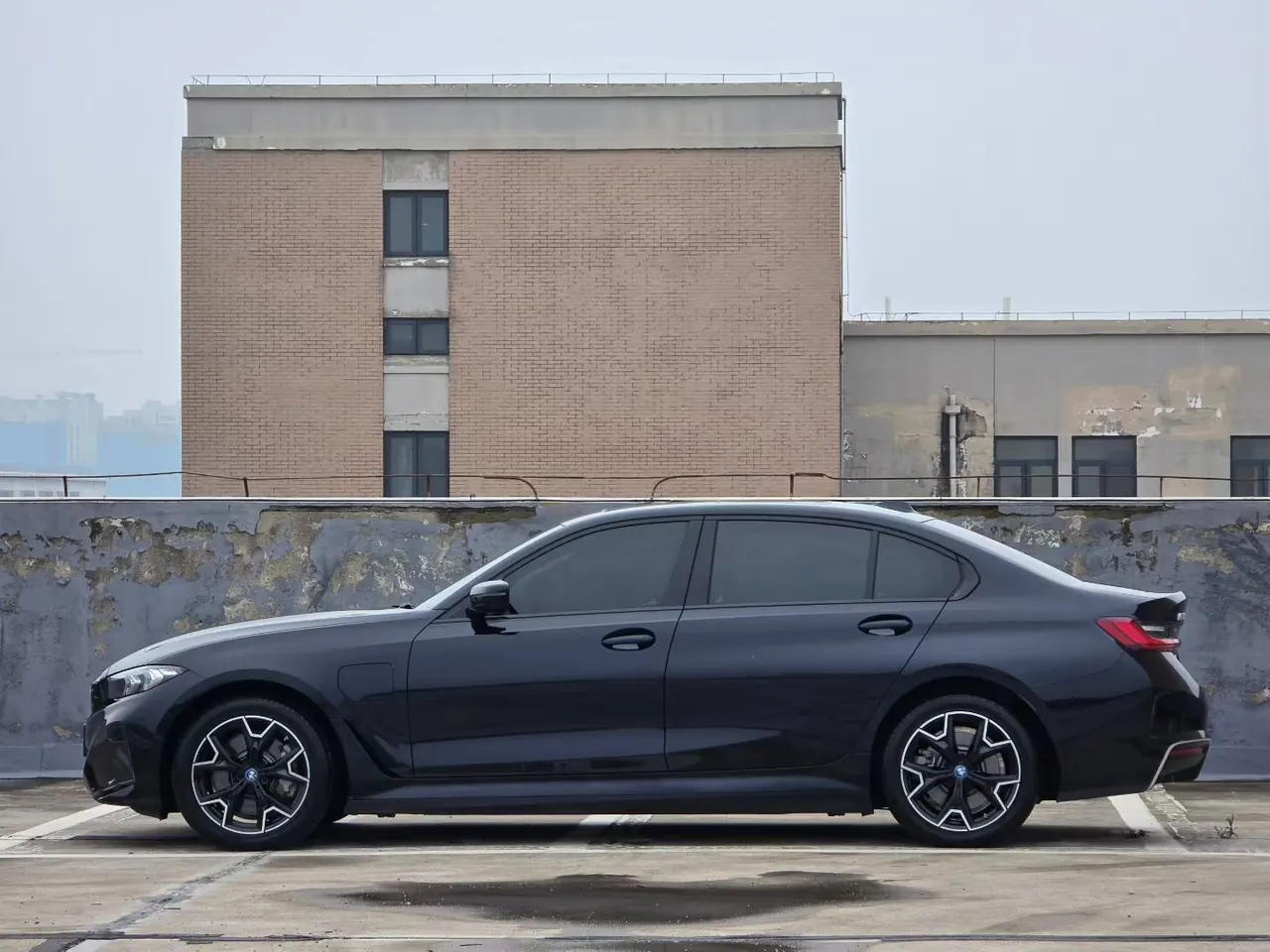 BMW 2024 i3 eDrive 40 L obsidian night suit automatic gear 9