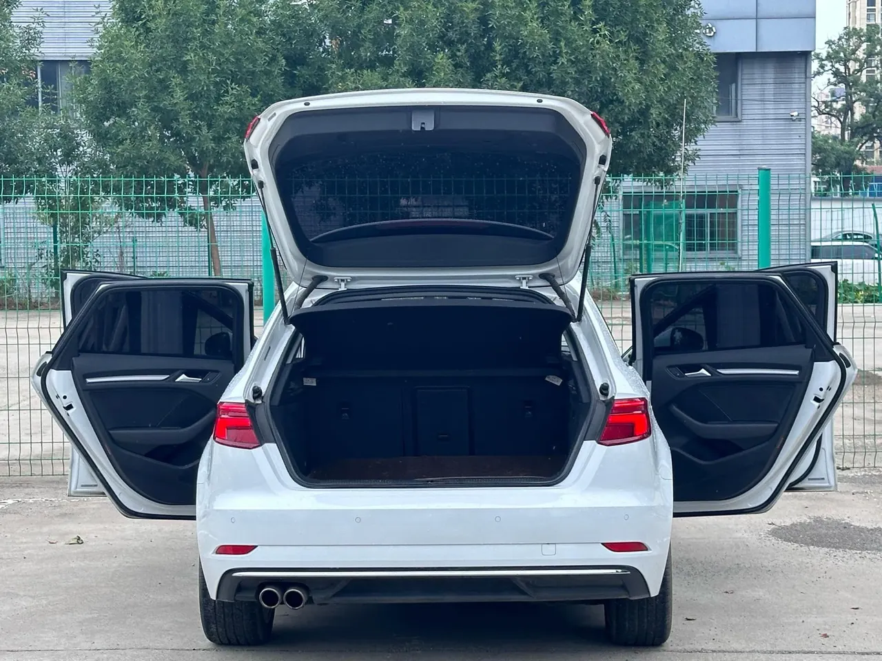 Audi 2020 A3 Sportback 1.4TFSI 35TFSI aggressive automatic gear 10