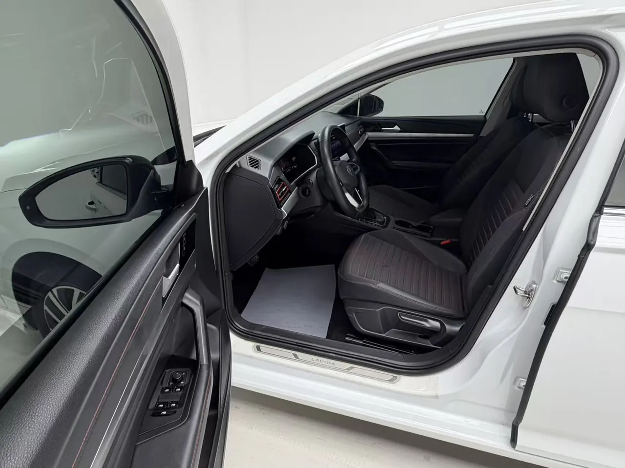 Volkswagen 2023 LaVida 1.5TSI 300TSI Star Full Escape Automatic Gear 4
