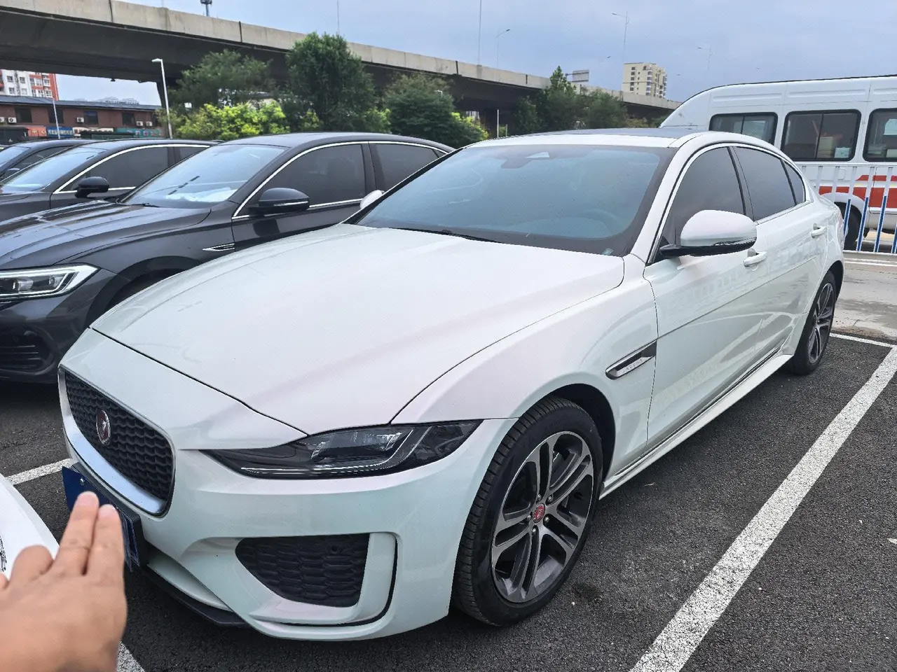 打开图片灯箱:Jaguar 2024 XEL 2.0T 250PS R-DYNAMIC S Enterprising Sports Edition Automatic Gear