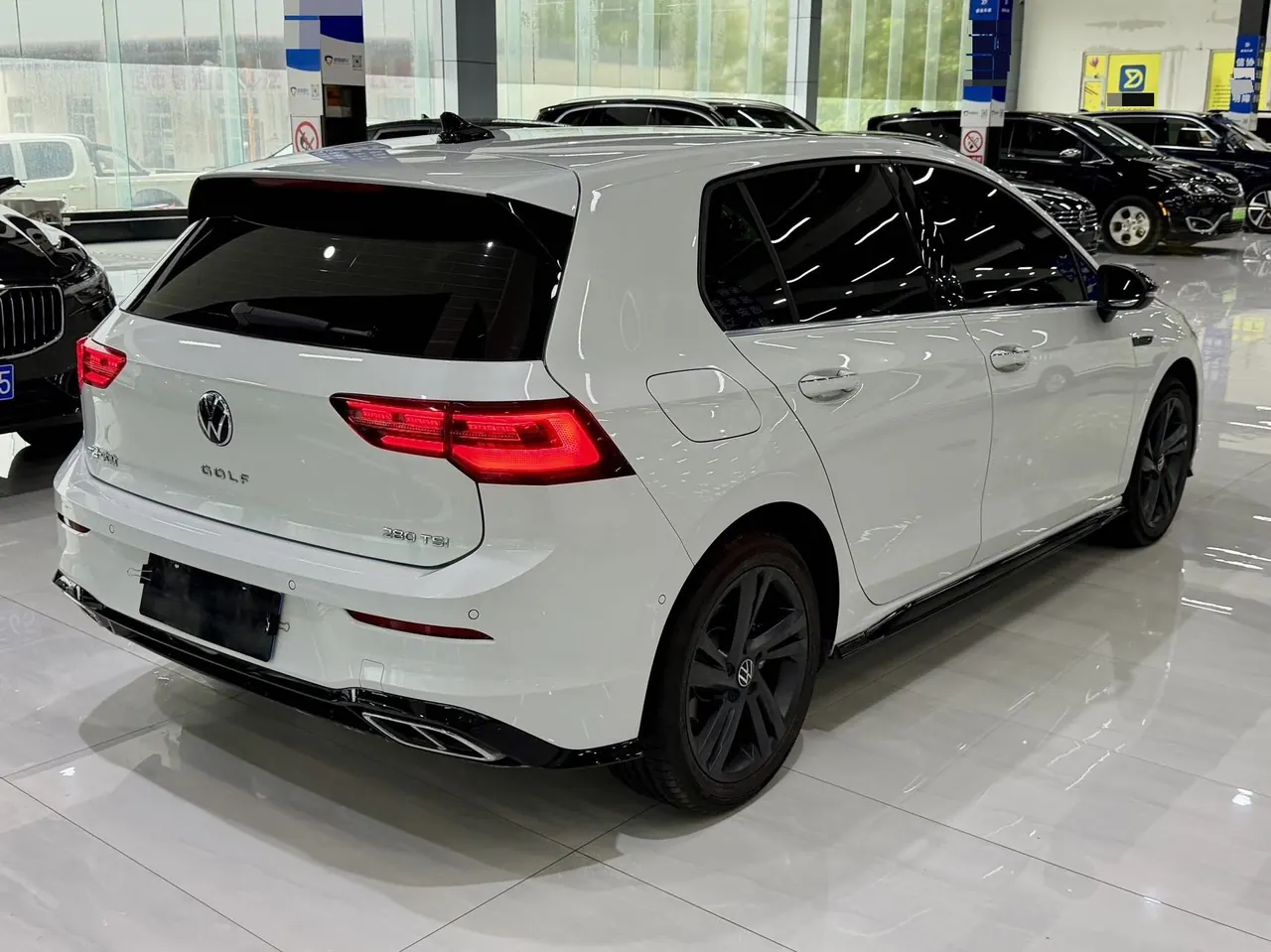 Volkswagen 2023 Golf 8 R-Line 1.4TSI 280TSI Lite Automatic 10