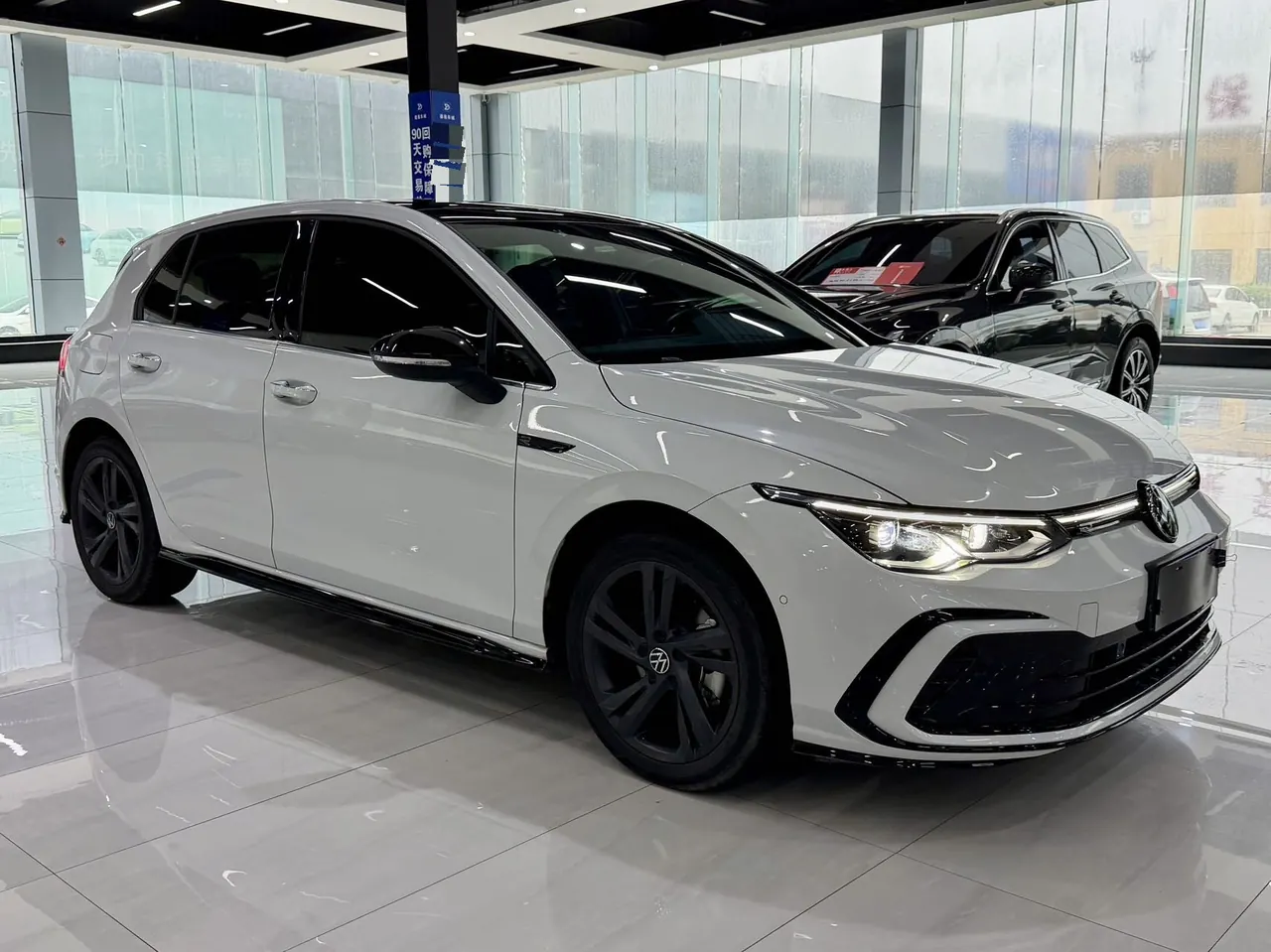 Volkswagen 2023 Golf 8 R-Line 1.4TSI 280TSI Lite Automatic 3